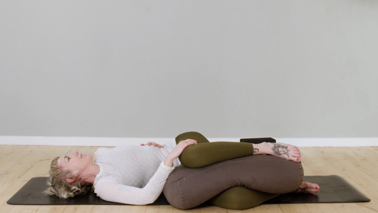 Hvile i mrket  yoga til vinterens ro